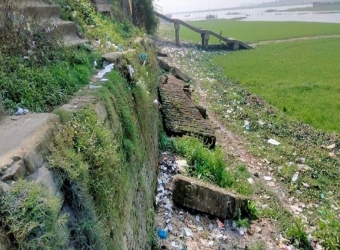 লাখাই  বাজারের  প্রতিরক্ষা দেয়ালে ভাঙ্গন, নদীগর্ভে বিলীন হওয়ার শঙ্কা